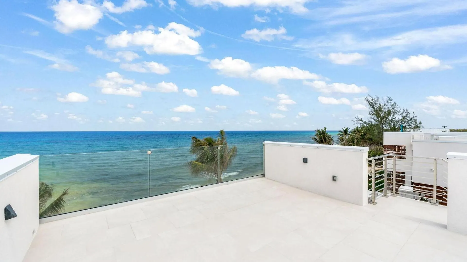 Silver Reef 4 Oceanfront Condo North Side Kajmany